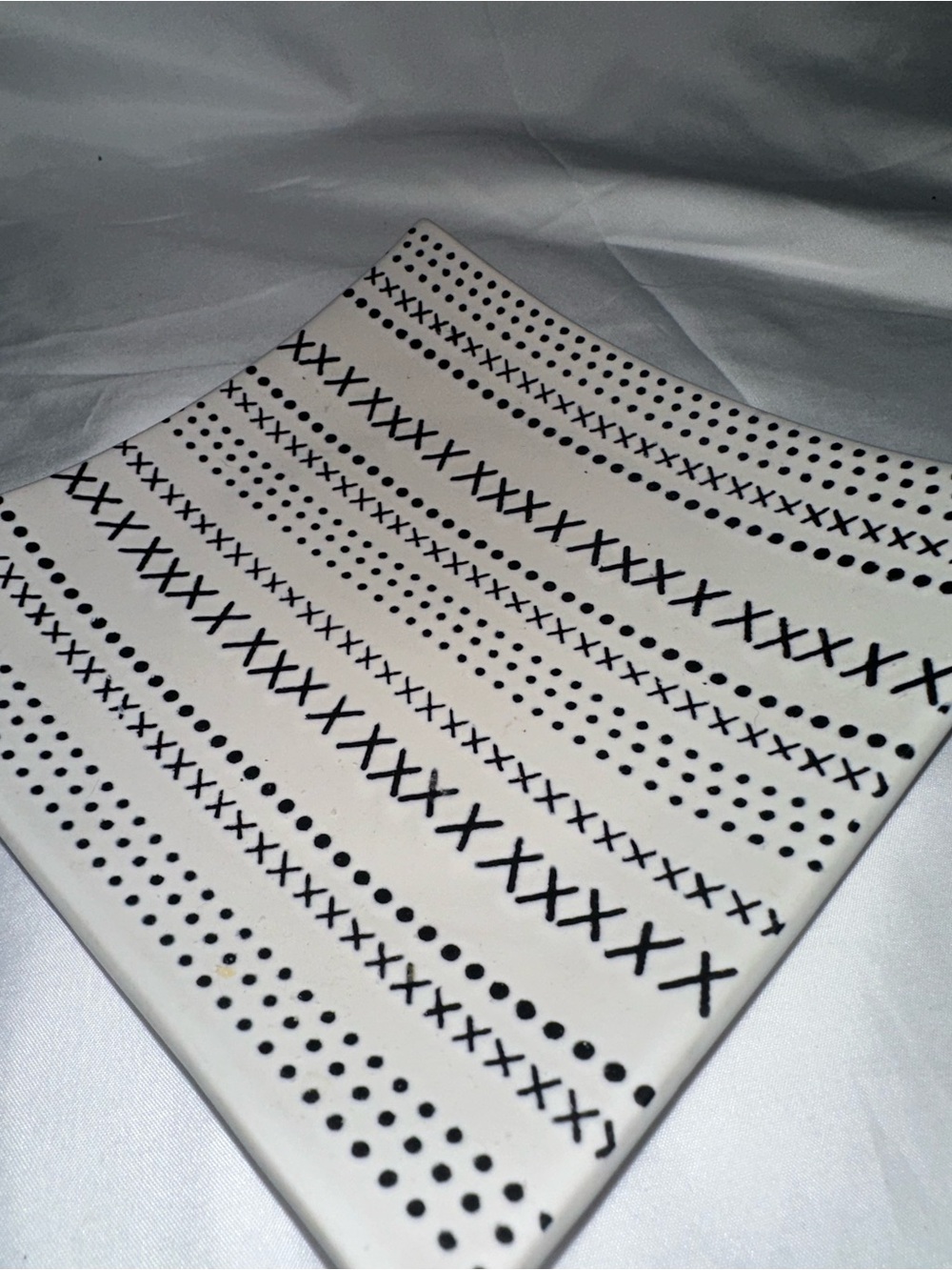 TabletOps Lifestyles Whip Stitch Square Ceramic Plate Black & Cream 7”
